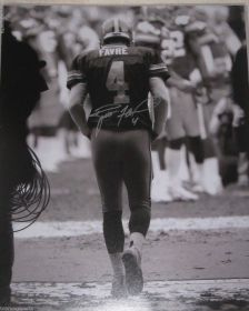 Brett Favre Signed Green Bay Packers 16x20 action Photo Autograph Reference